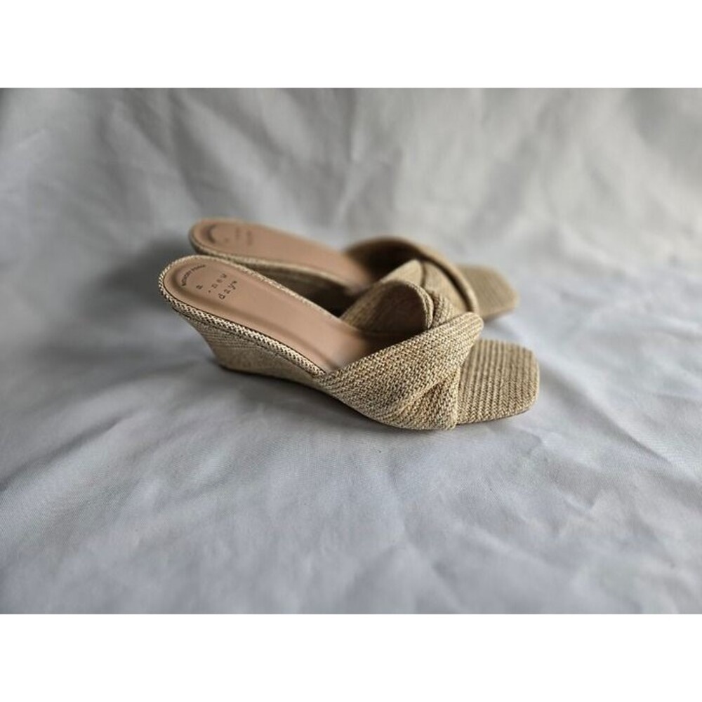 A New Day Amal Wedge Heels with Memory Foam Insole - Natural Womens Size 9 NEW - Picture 2 of 5
